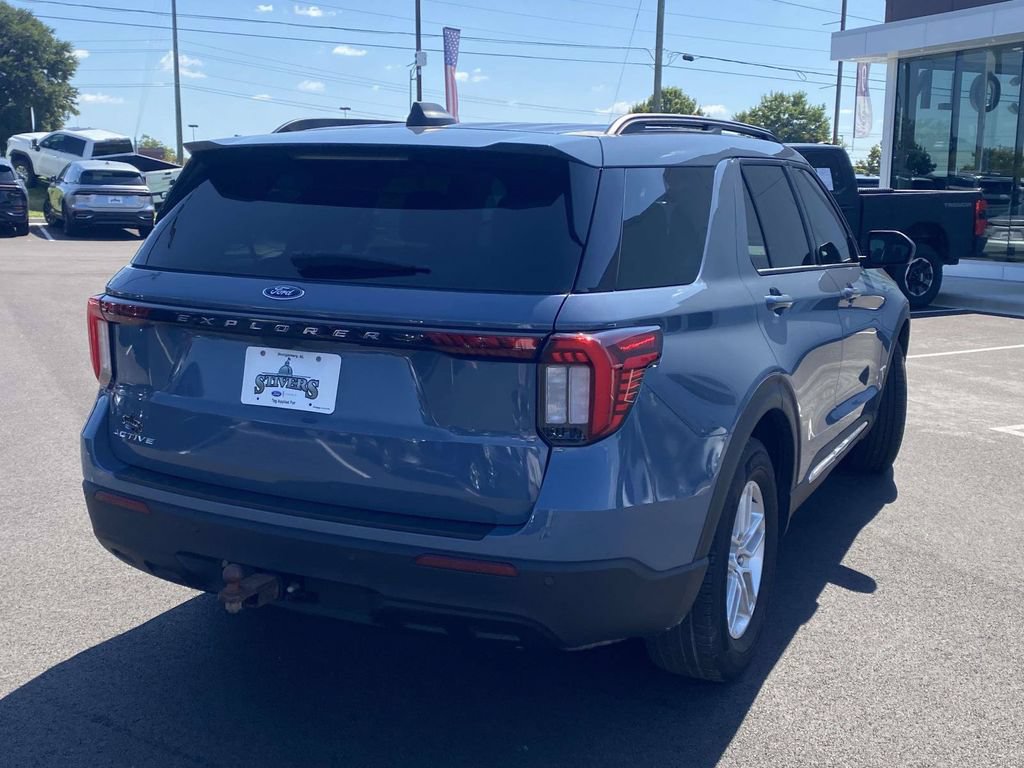 Used 2025 Ford Explorer Active RWD image 3