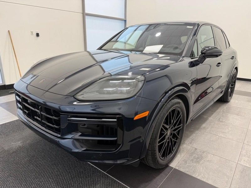 Certified 2025 Porsche Cayenne Turbo AWD/4WD image 1