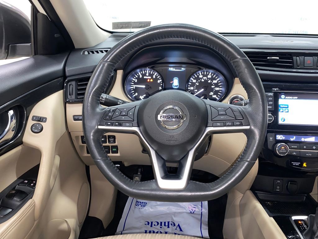 Used 2017 Nissan Rogue SV w/ SV Premium Package image 29
