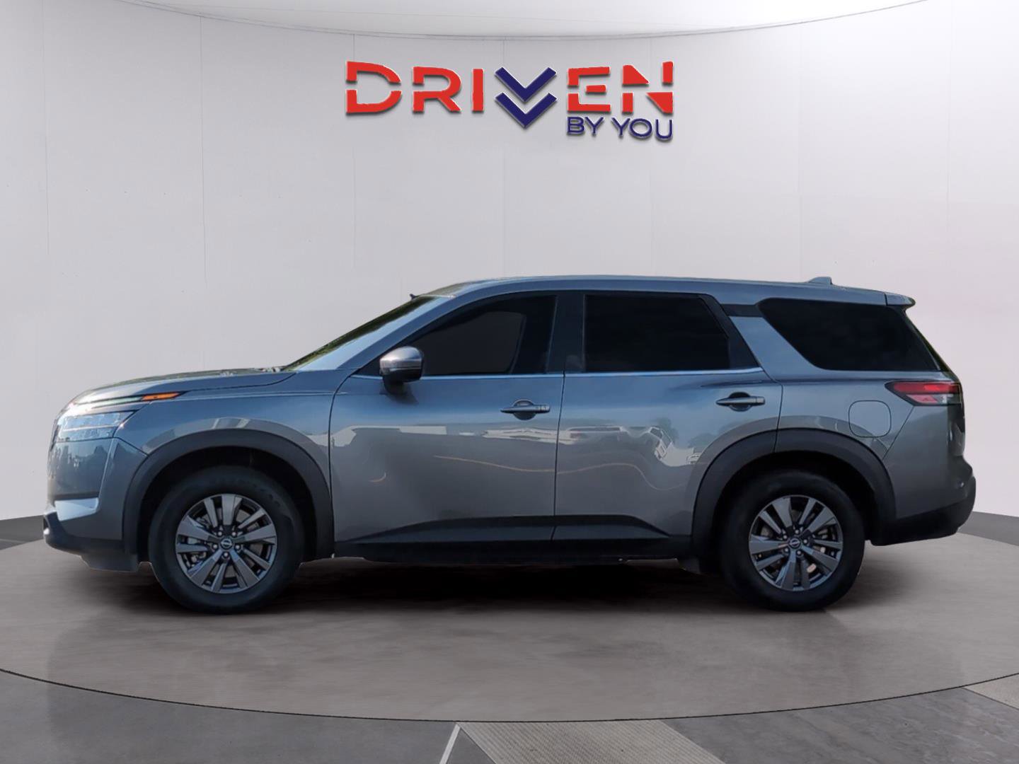 Used 2022 Nissan Pathfinder S FWD image 2
