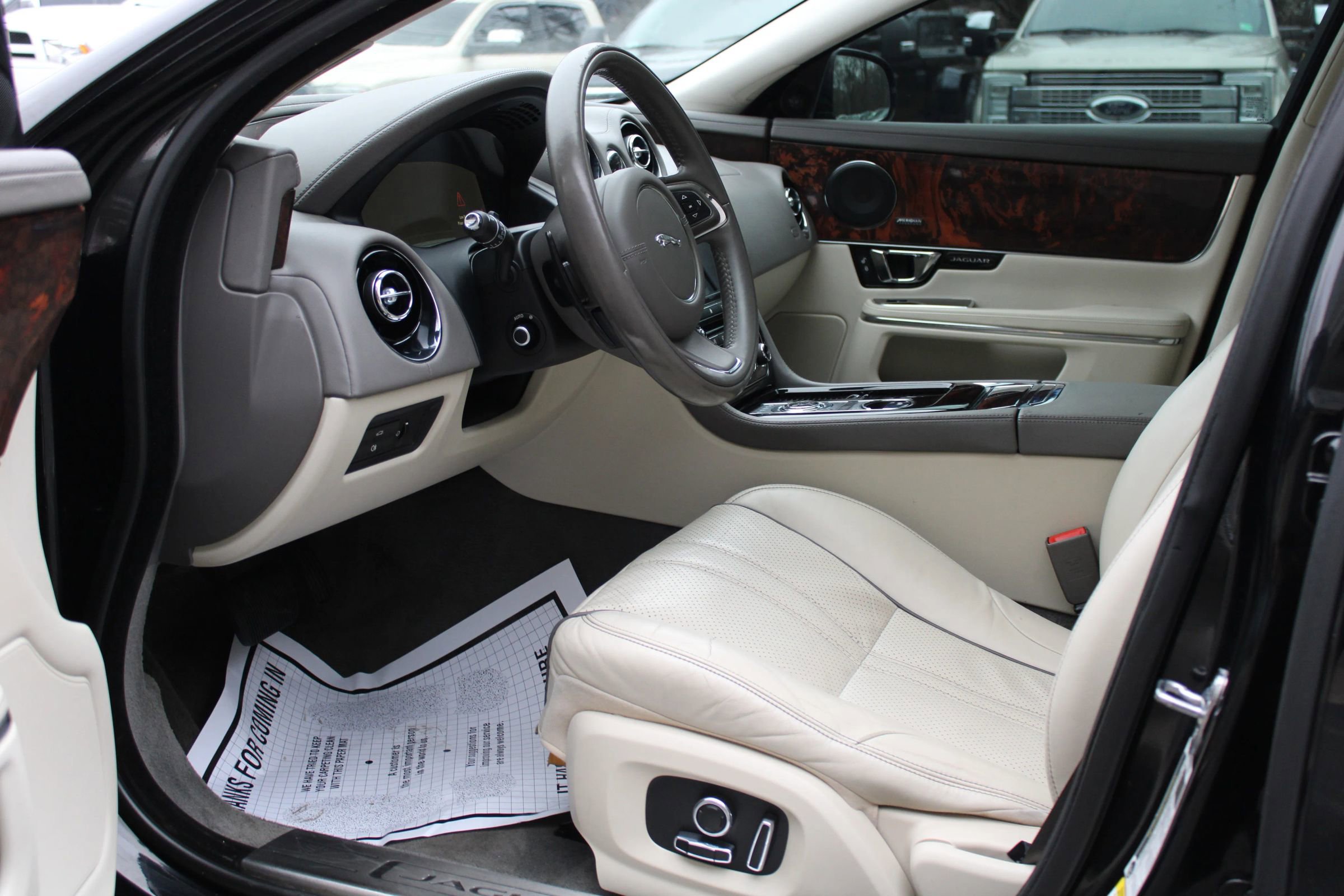 Used 2017 Jaguar XJ R-Sport AWD/4WD image 17