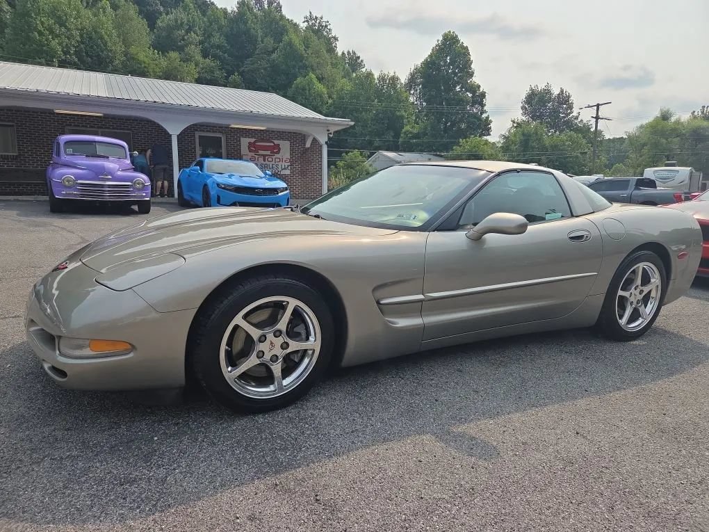 Used 2000 Chevrolet Corvette Coupe w/ Roof Pkg