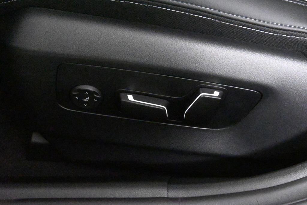 Used 2025 BMW i5 xDrive40 w/ Premium Package image 27