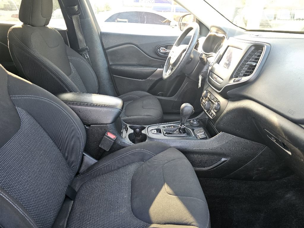 Used 2019 Jeep Cherokee Latitude w/ Popular Appearance Group image 41