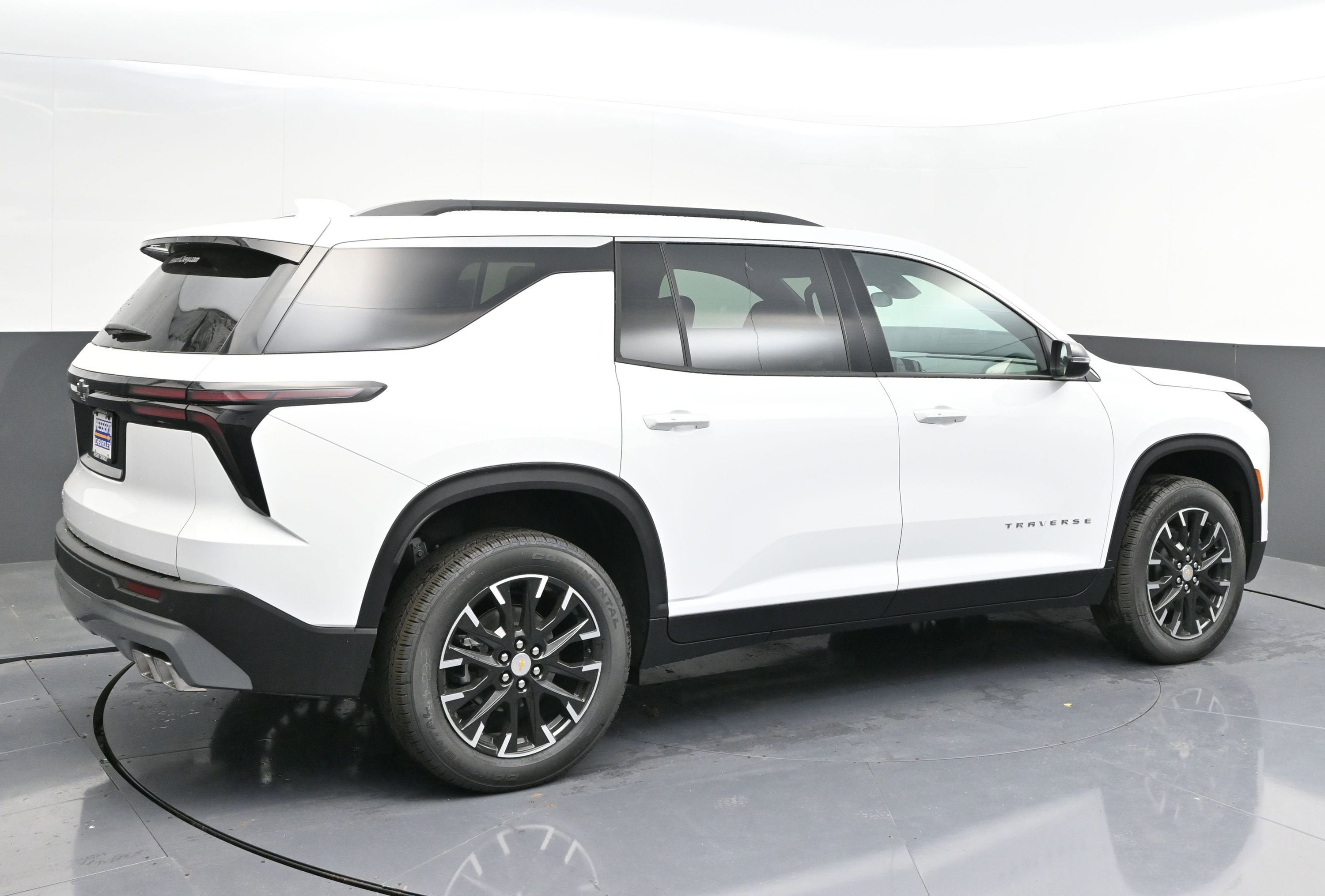 New 2026 Chevrolet Traverse LT w/ Sun and Wheel Package FWD image 7