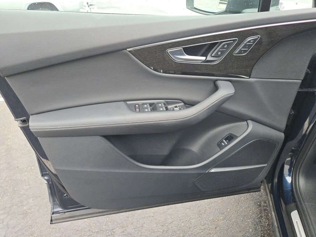 Used 2025 Audi Q7 3.0T Premium Plus image 19