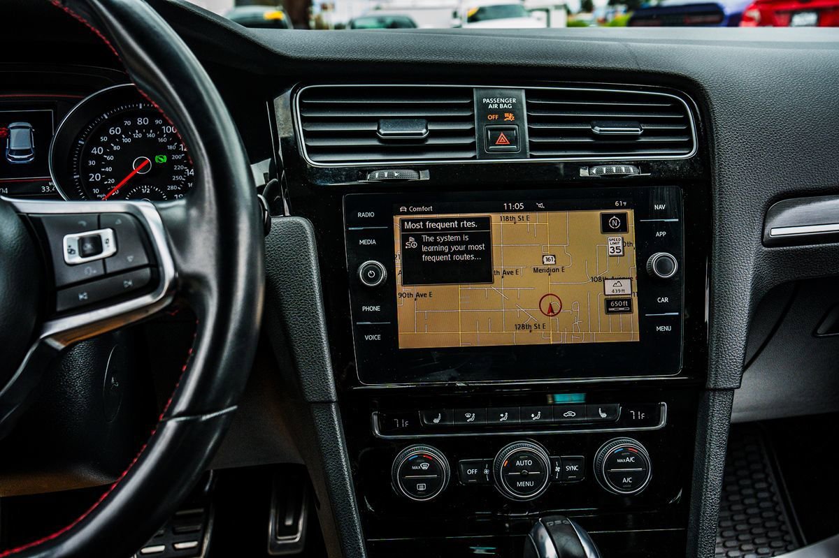 Used 2018 Volkswagen GTI SE FWD image 29