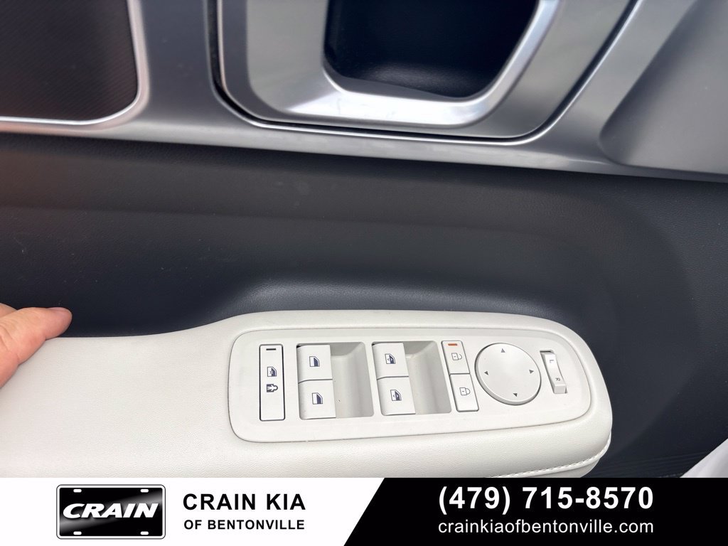 Used 2025 Hyundai Santa Fe SEL FWD image 12