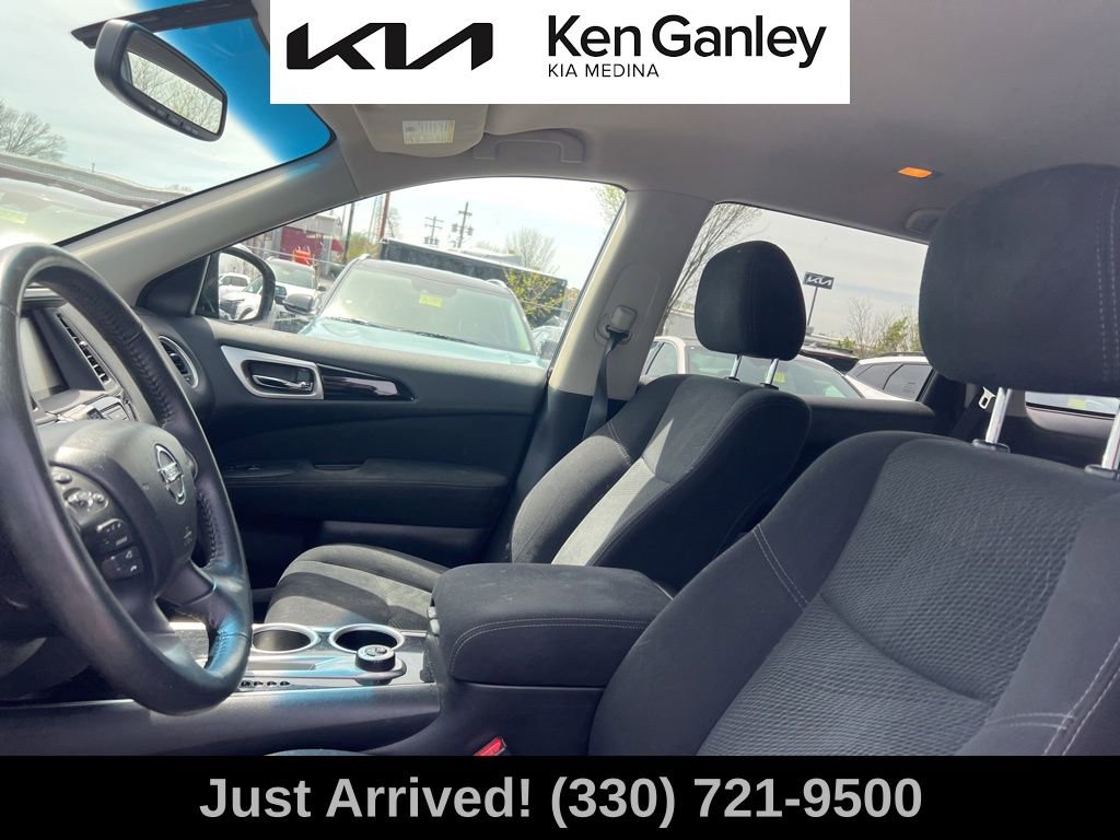 Used 2016 Nissan Pathfinder SV w/ Cargo Package AWD/4WD image 11