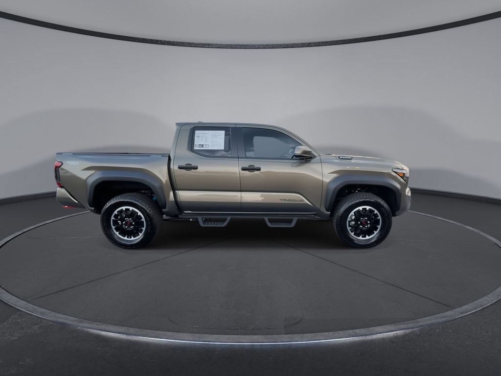Used 2025 Toyota Tacoma TRD Off-Road AWD/4WD image 9