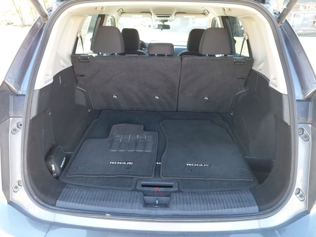 Used 2024 Nissan Rogue SV image 24