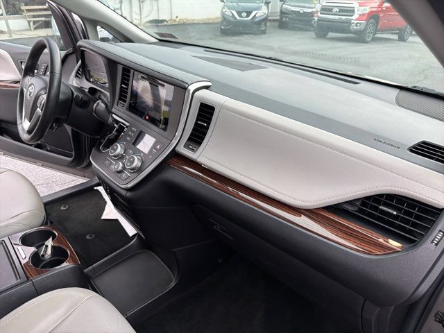 Used 2015 Toyota Sienna Limited Premium w/ Four Season Floor Mat Package AWD/4WD image 24