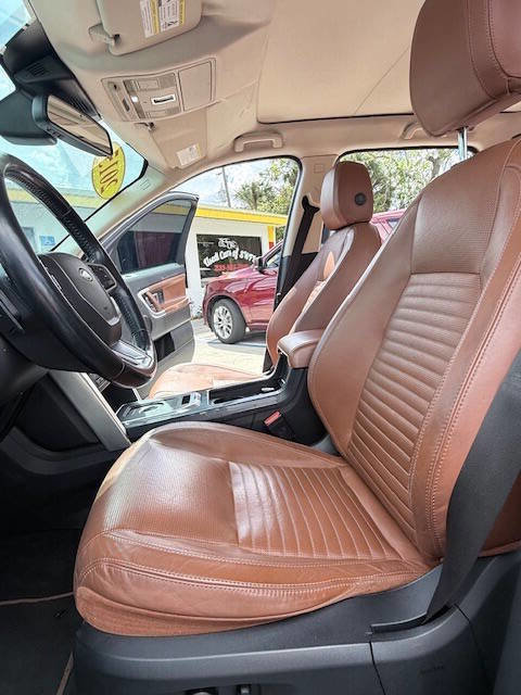 Used 2015 Land Rover Discovery Sport HSE Luxury image 10