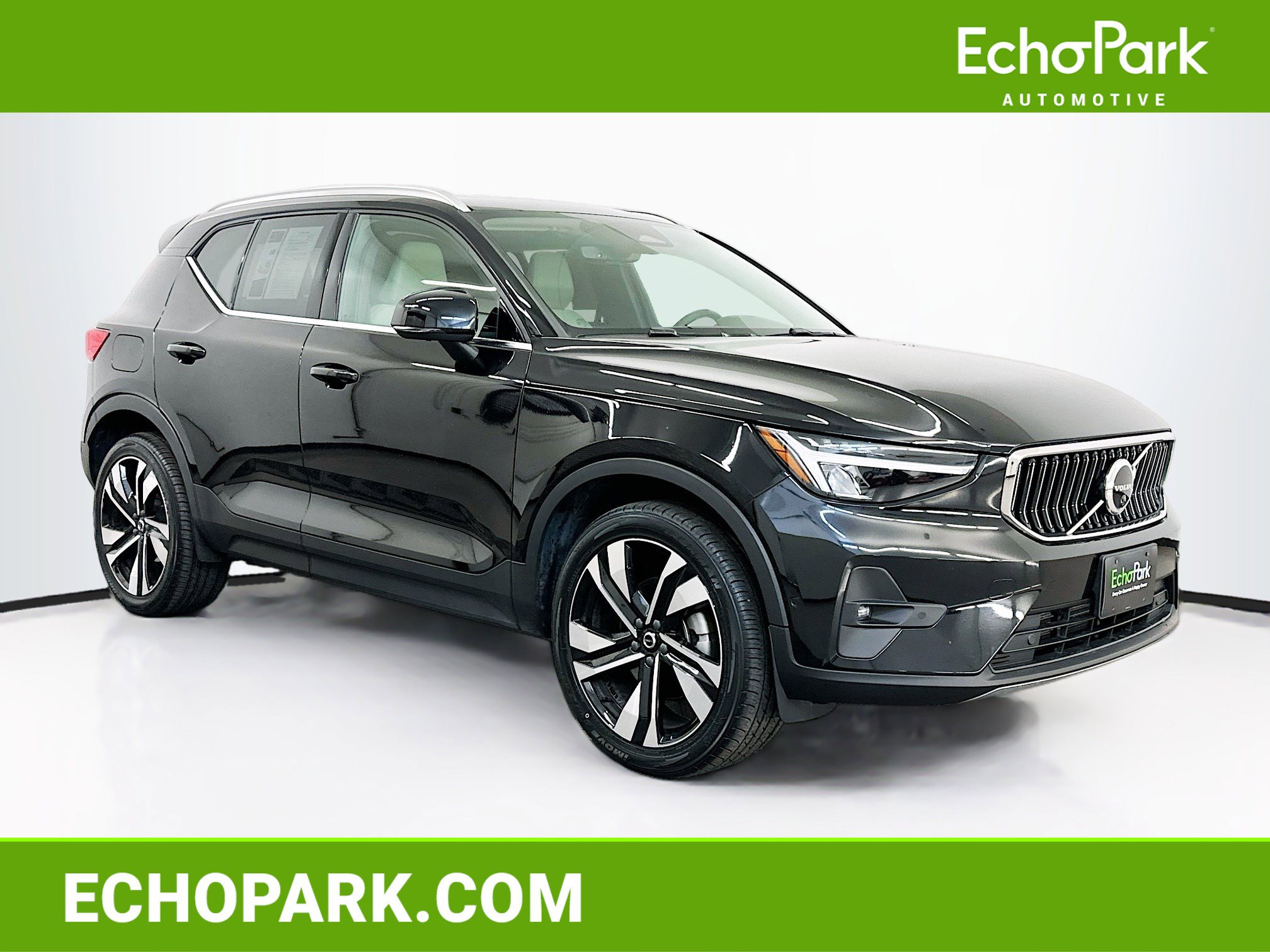 Used 2023 Volvo XC40 B5 Ultimate image 1