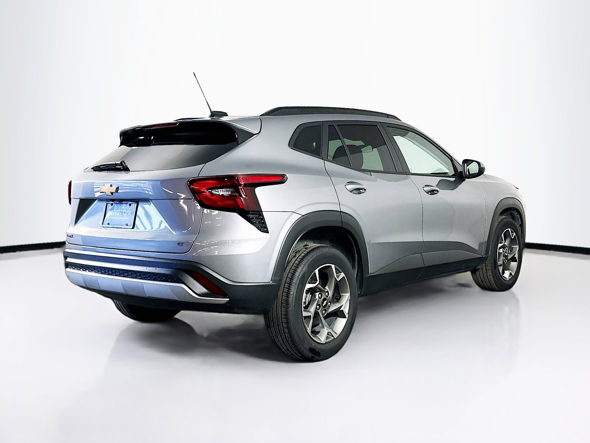 Used 2025 Chevrolet Trax LT w/ LT Convenience Package image 9