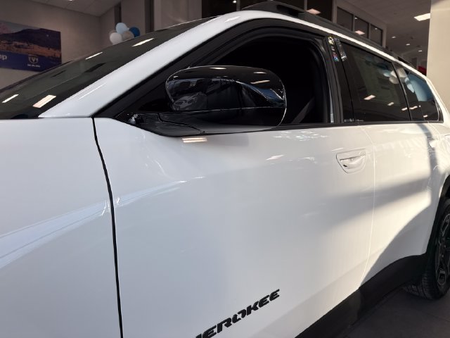 New 2026 Jeep Cherokee Laredo AWD/4WD image 4