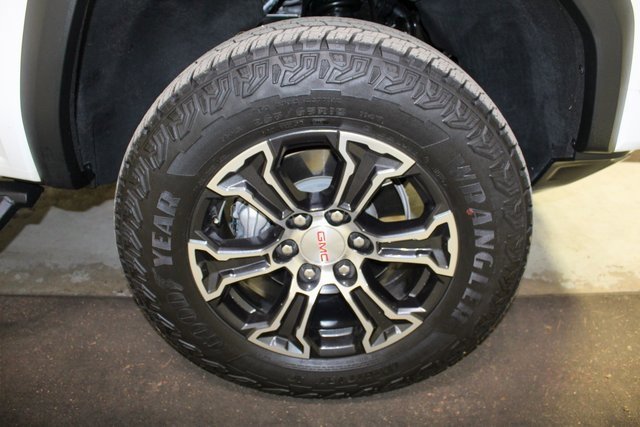 Used 2025 GMC Canyon AT4 w/ LPO, Off Road Lift Package image 21