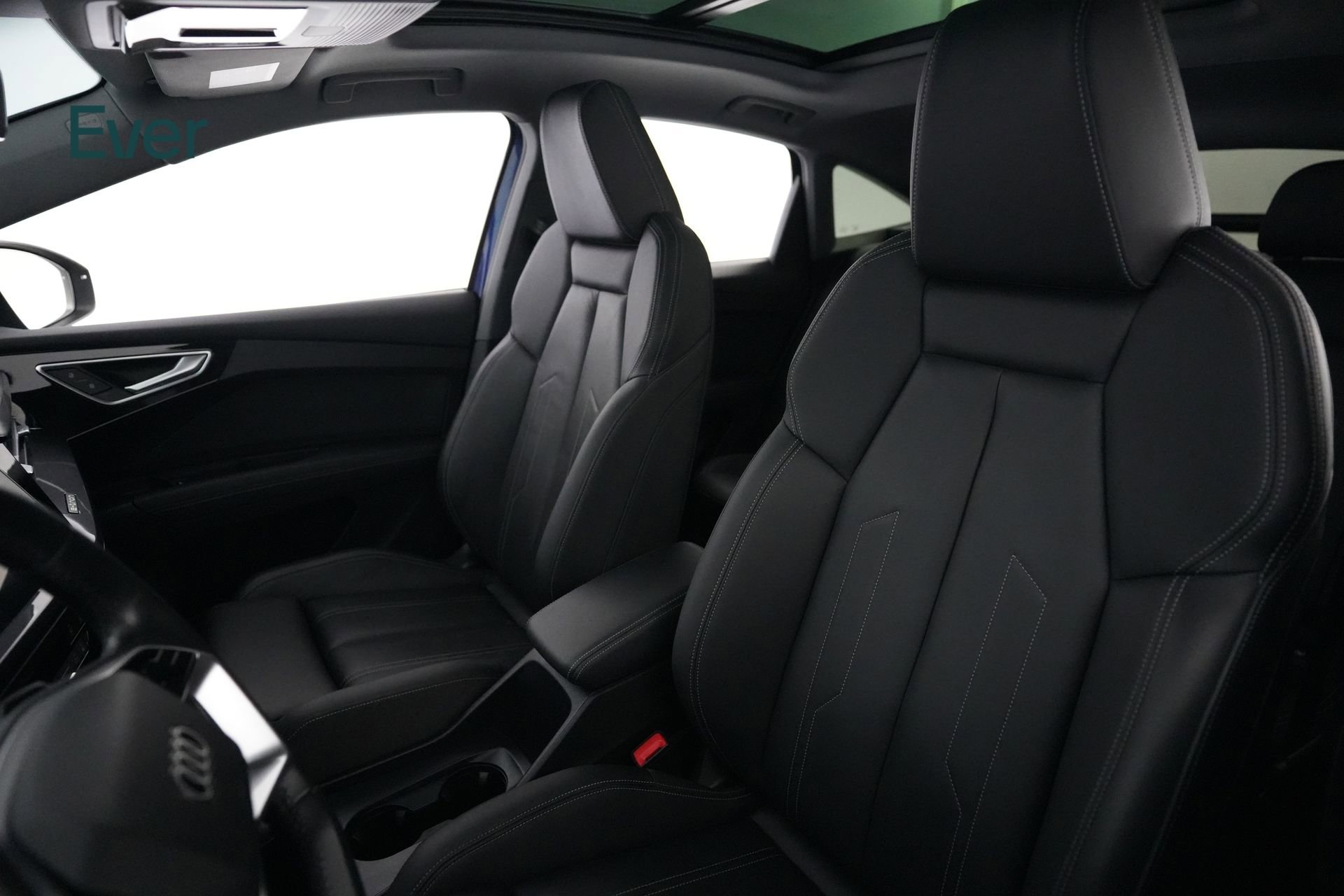 Used 2024 Audi Q4 e-tron Prestige image 4