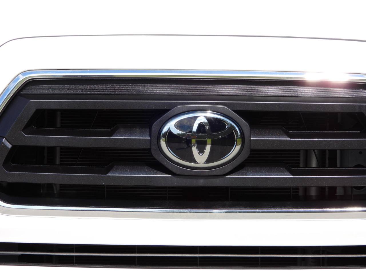 Used 2022 Toyota Tacoma SR5 w/ Technology Package RWD image 36