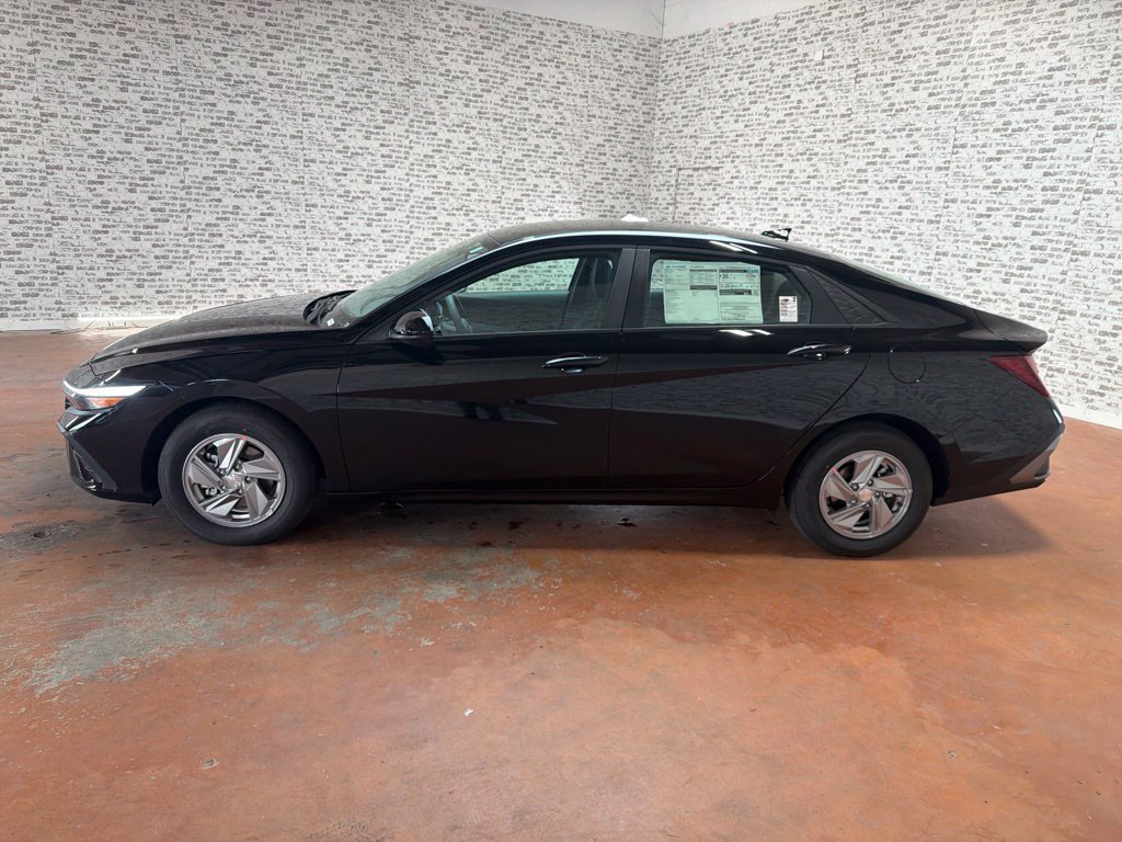 New 2026 Hyundai Elantra SE FWD image 4