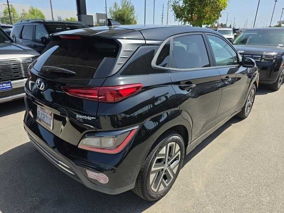 Used 2023 Hyundai Kona SE w/ Cargo Package FWD image 2