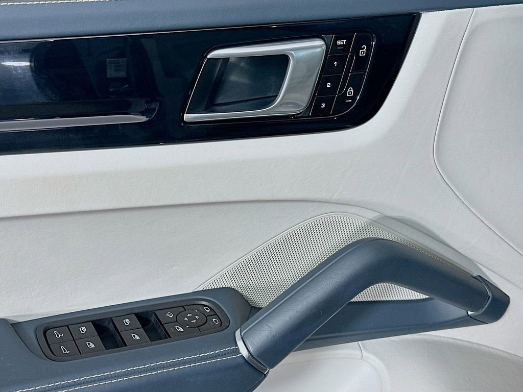 Certified 2019 Porsche Cayenne AWD/4WD image 19