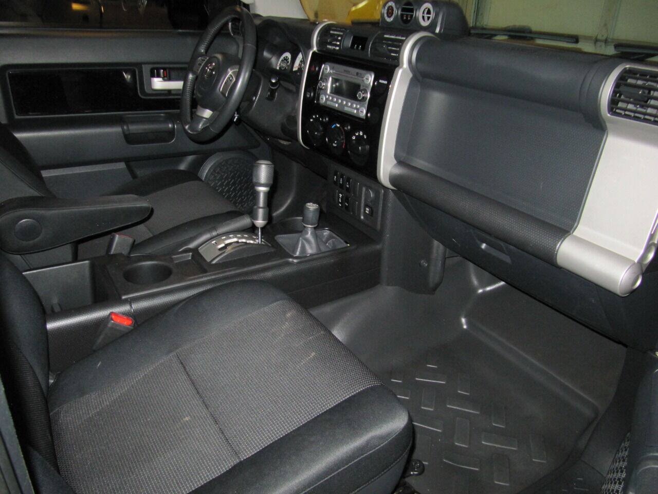 Used 2012 Toyota FJ Cruiser 4WD w/ Upgrade Pkg image 19