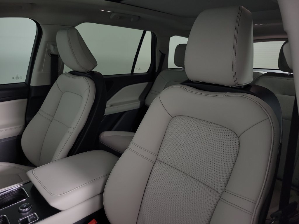 New 2026 Lincoln Aviator 2WD w/ Jet Appearance Package image 18