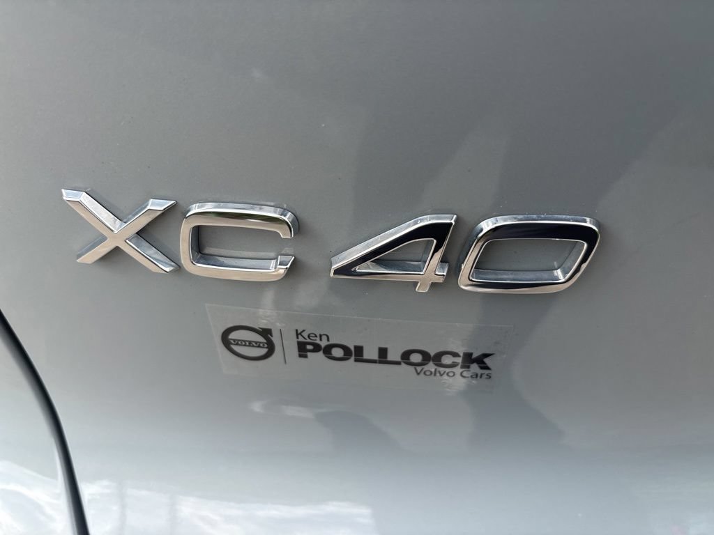 Certified 2024 Volvo XC40 B5 Plus w/ Climate Package AWD/4WD image 10