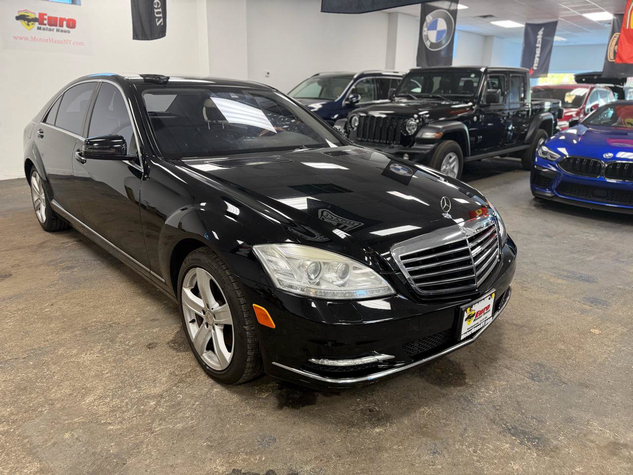 Used 2010 Mercedes-Benz S 550 4MATIC image 4