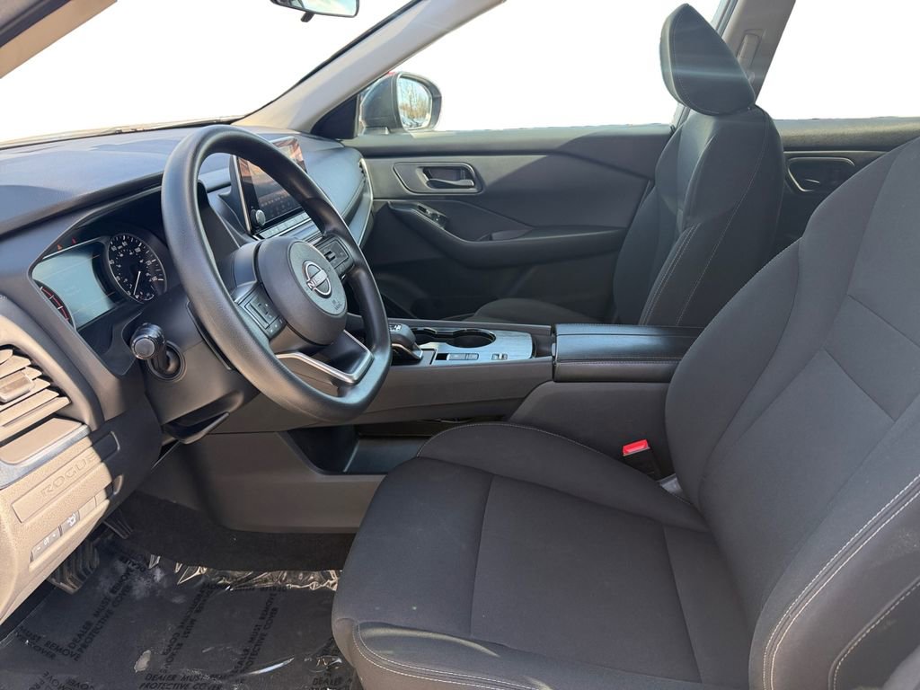 Used 2024 Nissan Rogue S image 9