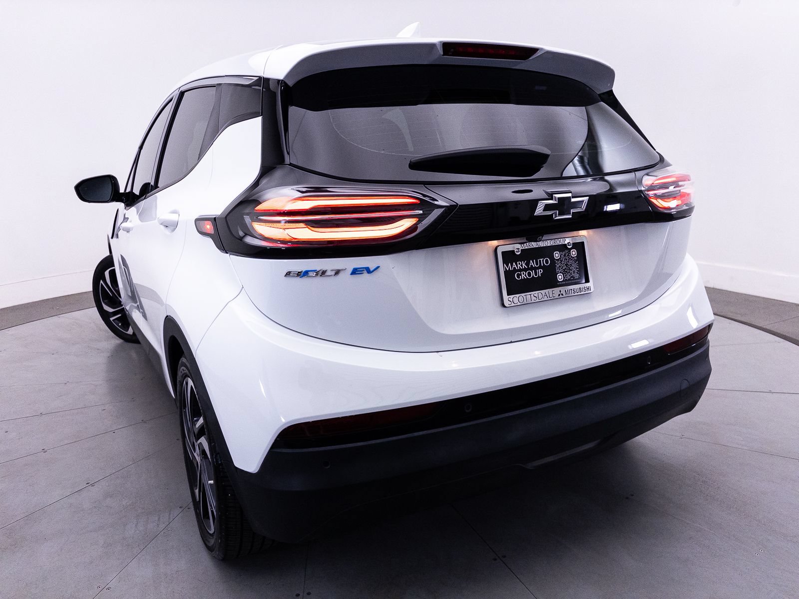 Used 2023 Chevrolet Bolt LT w/ Infotainment Package FWD image 11
