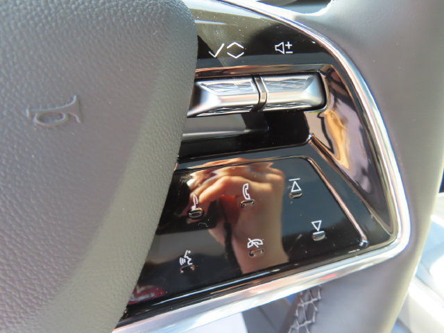 Certified 2024 Cadillac Lyriq Luxury AWD/4WD image 20