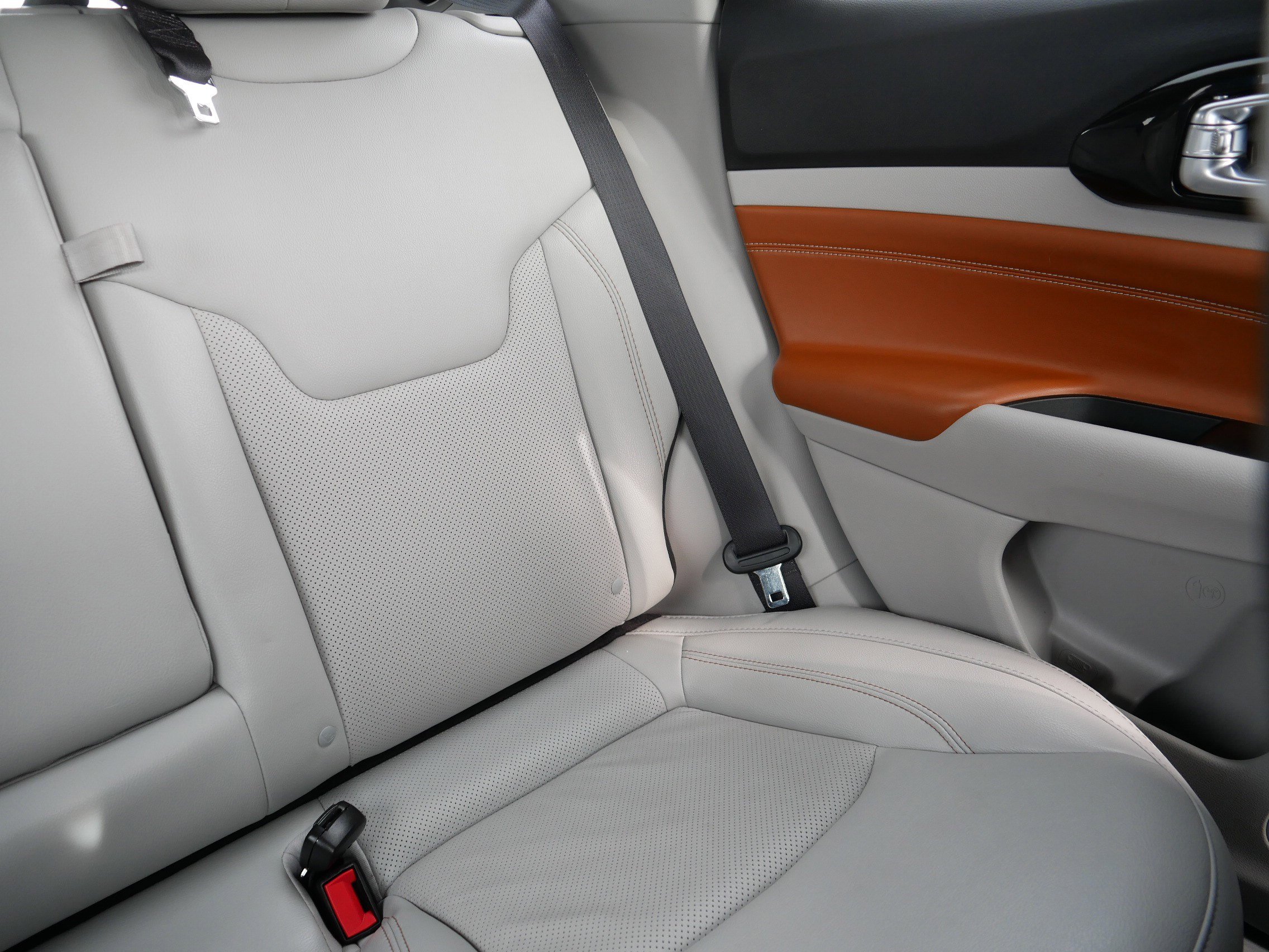 Used 2022 Jeep Compass Limited image 14