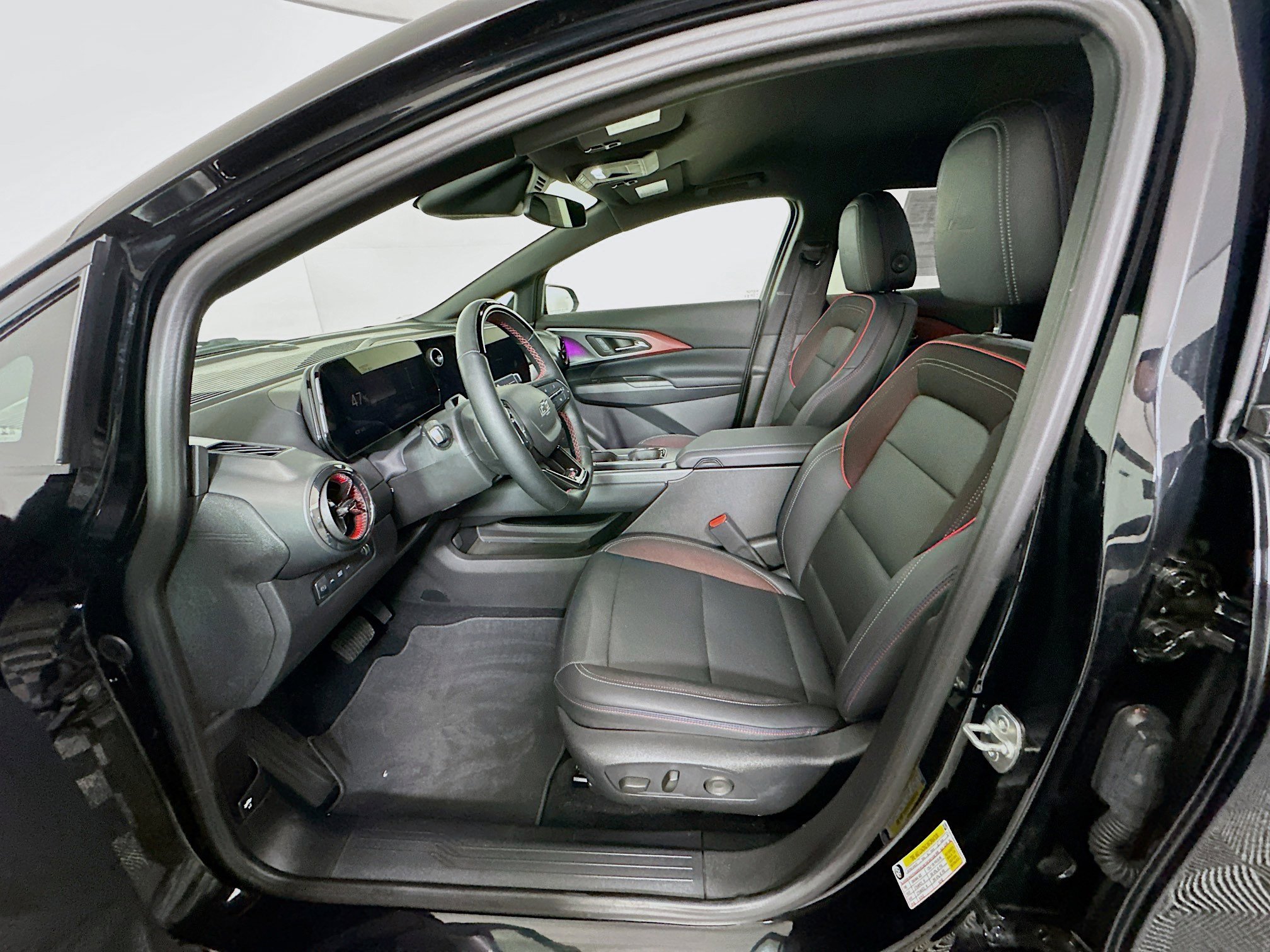 Used 2024 Chevrolet Equinox EV RS FWD image 13
