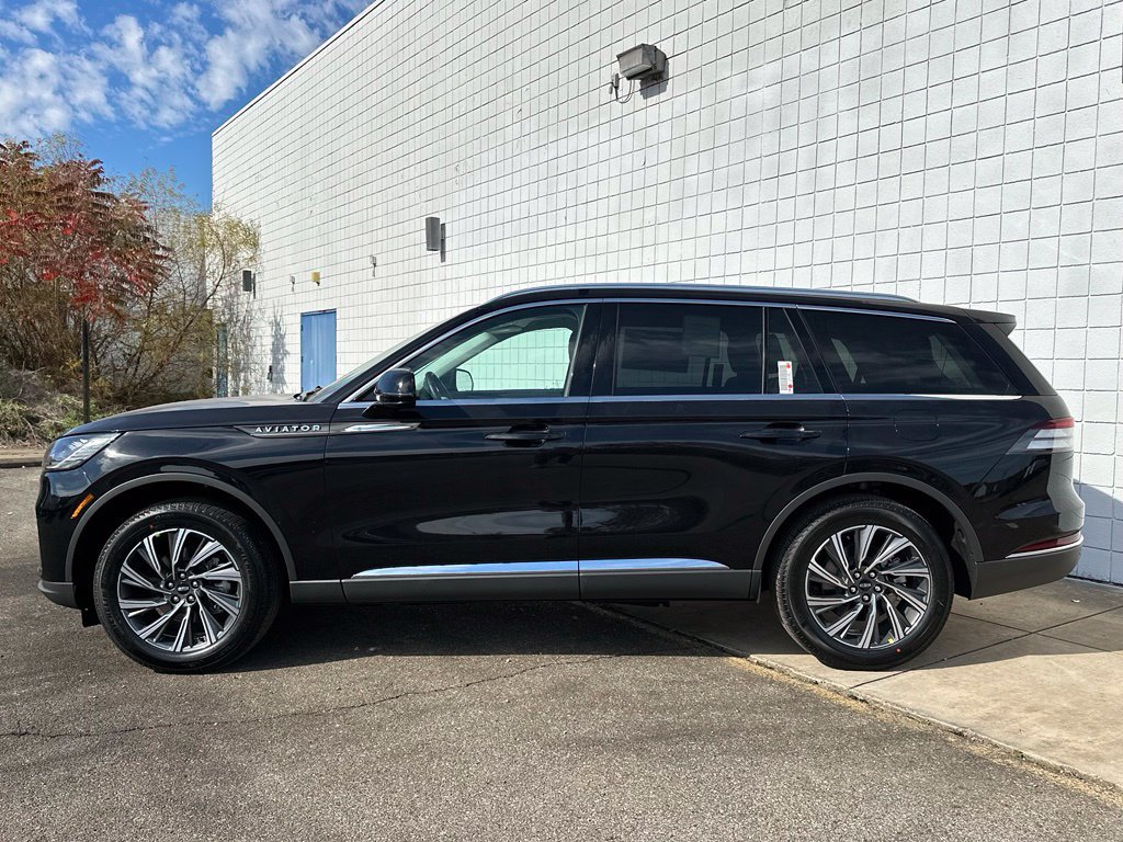 New 2027 Lincoln Aviator AWD image 2