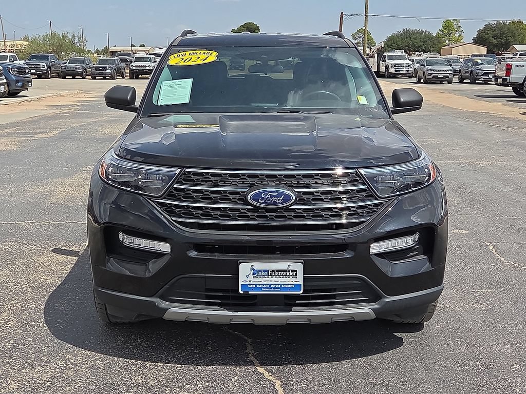 Used 2024 Ford Explorer XLT w/ Equipment Group 202A AWD/4WD image 8