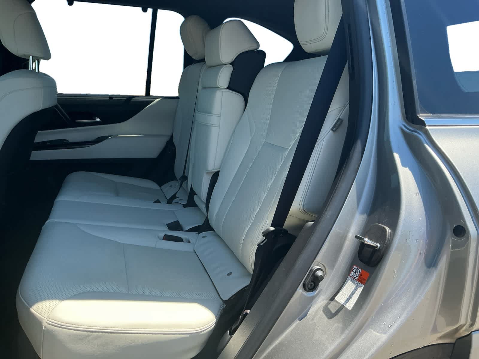 Used 2022 Lexus LX 600 4WD w/ Luxury Package image 13