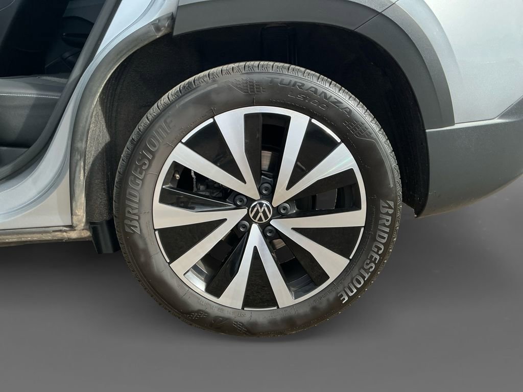 Used 2023 Volkswagen Taos SE w/ Panoramic Sunroof Package image 7