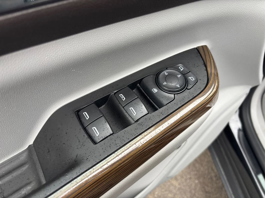 Used 2023 GMC Acadia SLE w/ Driver Convenience Package image 33