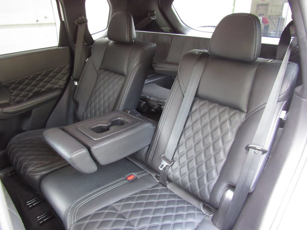 Used 2024 Mitsubishi Outlander 4WD Plug-In Hybrid image 16