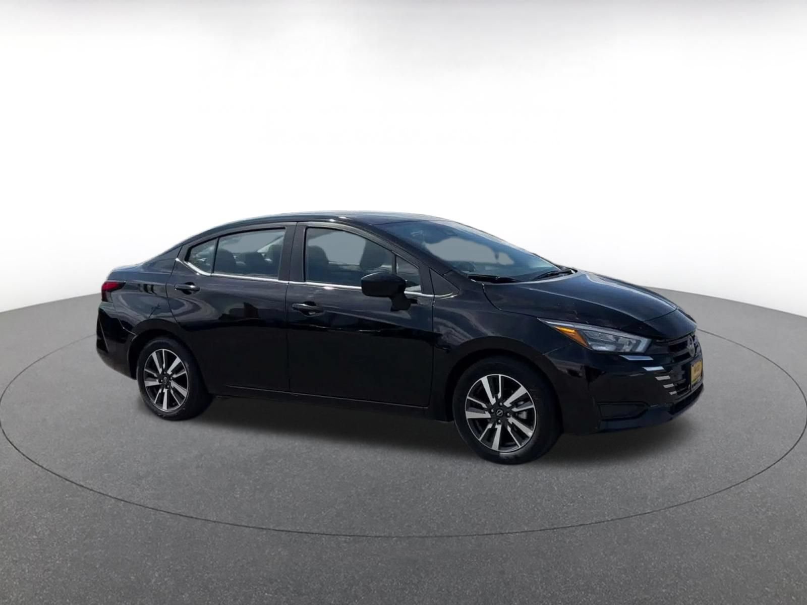 Used 2025 Nissan Versa SV FWD image 2
