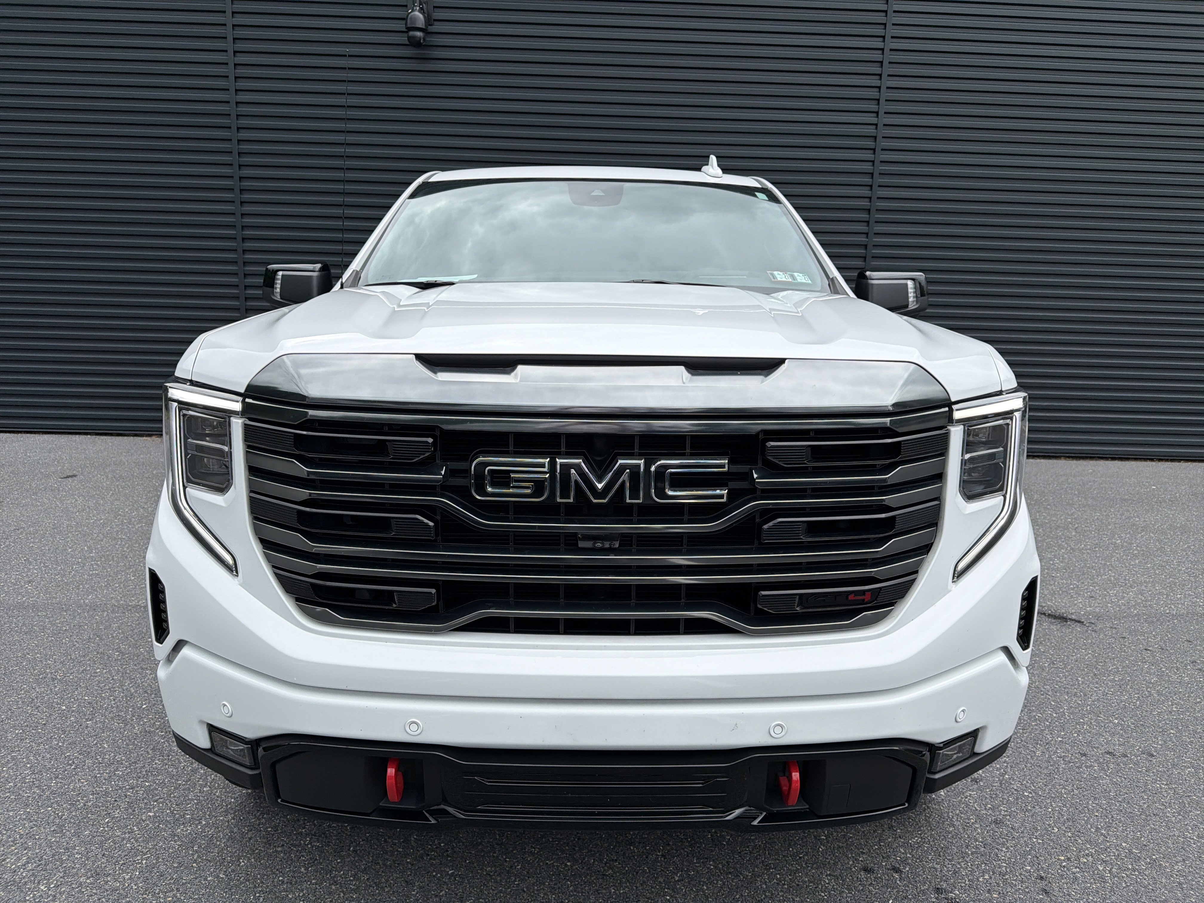 Used 2024 GMC Sierra 1500 AT4 w/ Technology Package AWD/4WD image 8