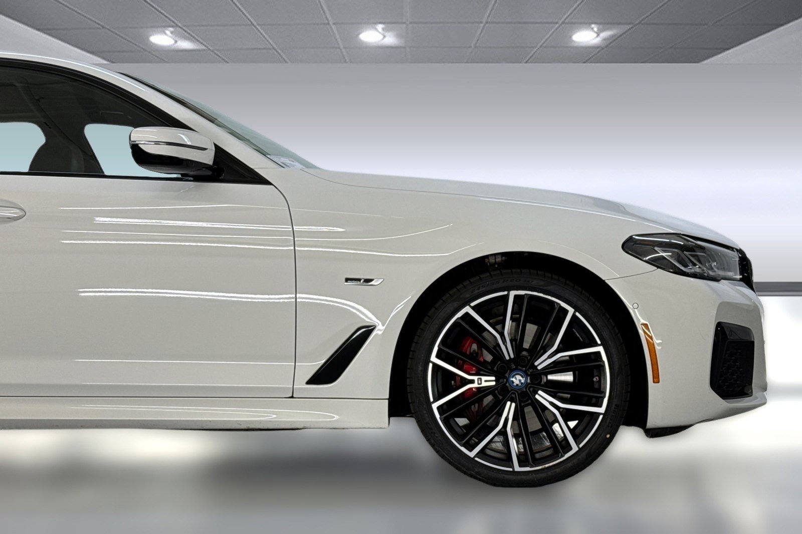 Certified 2023 BMW 530e w/ M Sport Package image 34