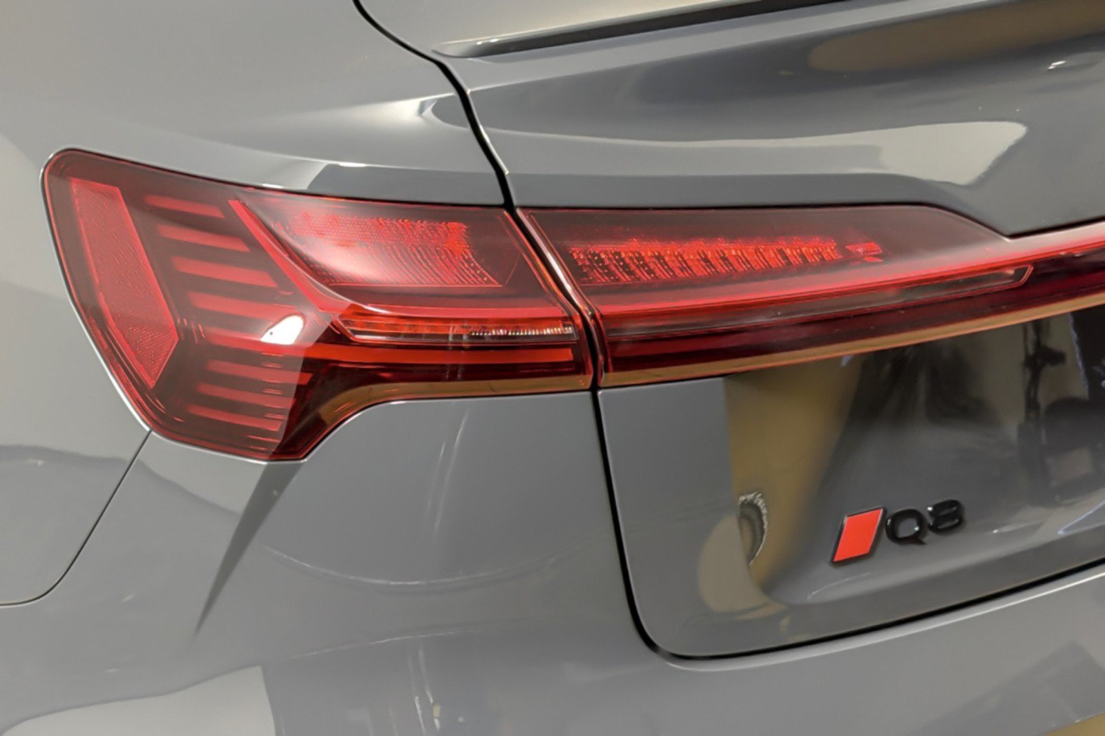 Used 2024 Audi Q8 e-tron Premium Plus AWD/4WD image 25