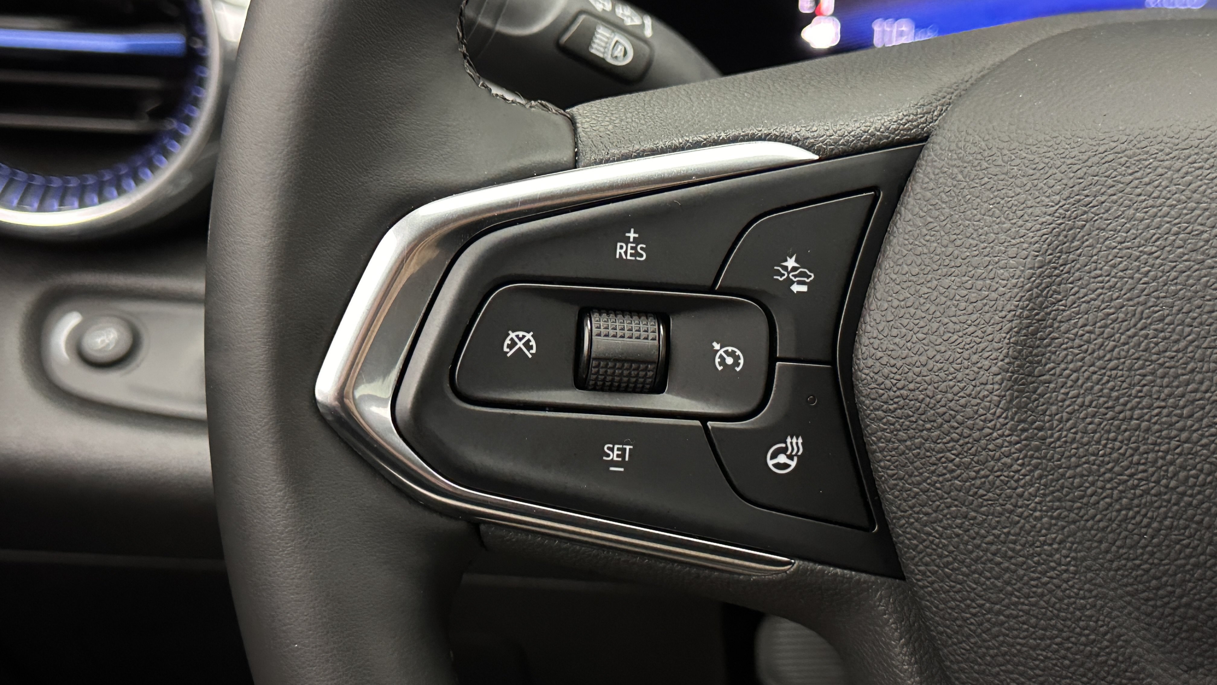 Used 2025 Chevrolet Trax LT w/ LT Convenience Package FWD image 18