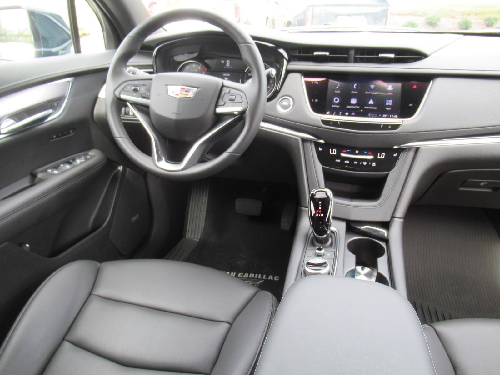Certified 2025 Cadillac XT6 Luxury FWD image 14