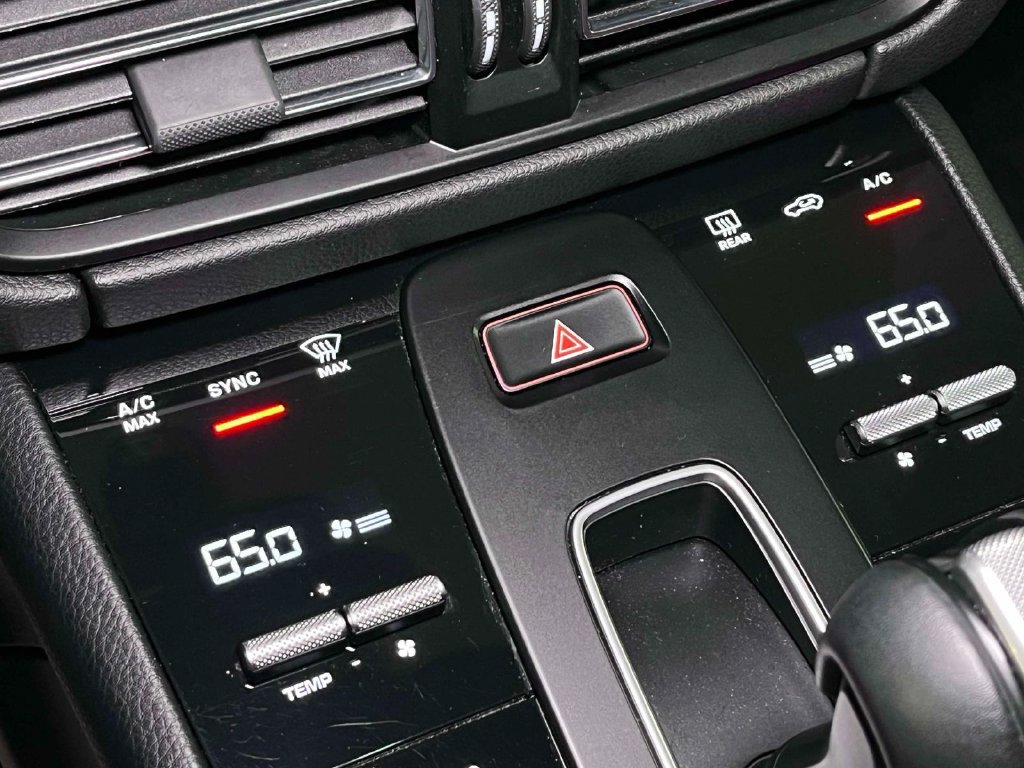 Used 2023 Porsche Macan AWD/4WD image 31