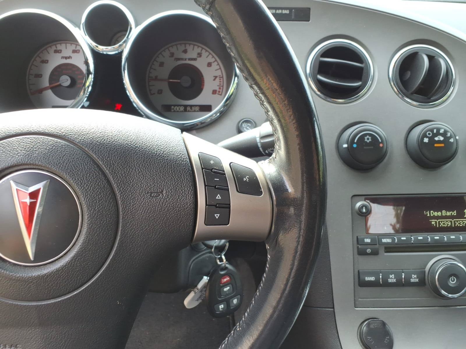 Used 2007 Pontiac Solstice Convertible w/ Premium Package RWD image 27