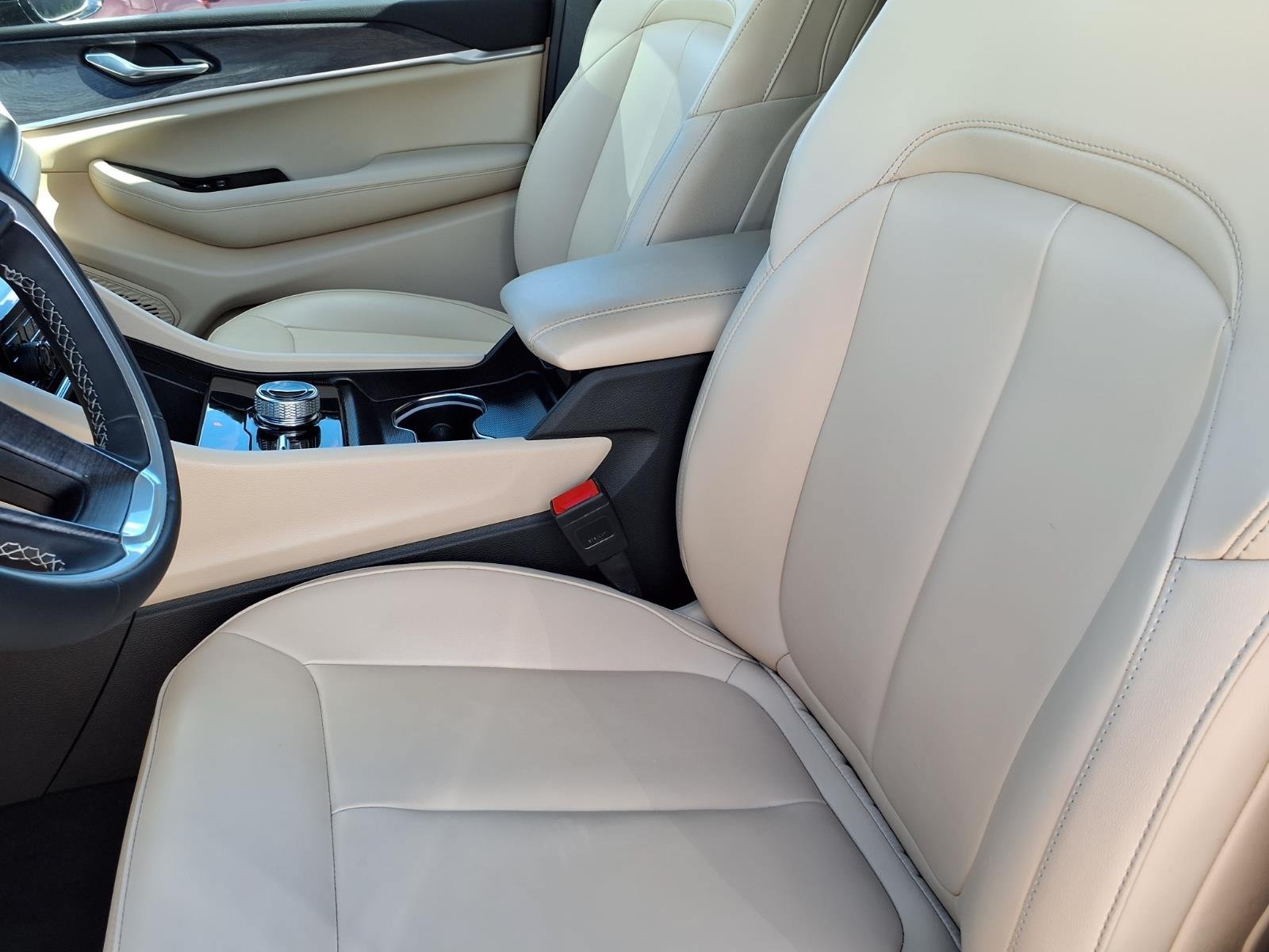 Certified 2025 Jeep Grand Cherokee Limited AWD/4WD image 3